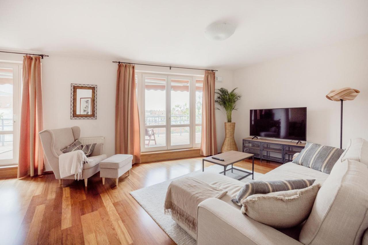 Bright And Spacious Penthouse W/ Terrace & Parking Budapest Esterno foto