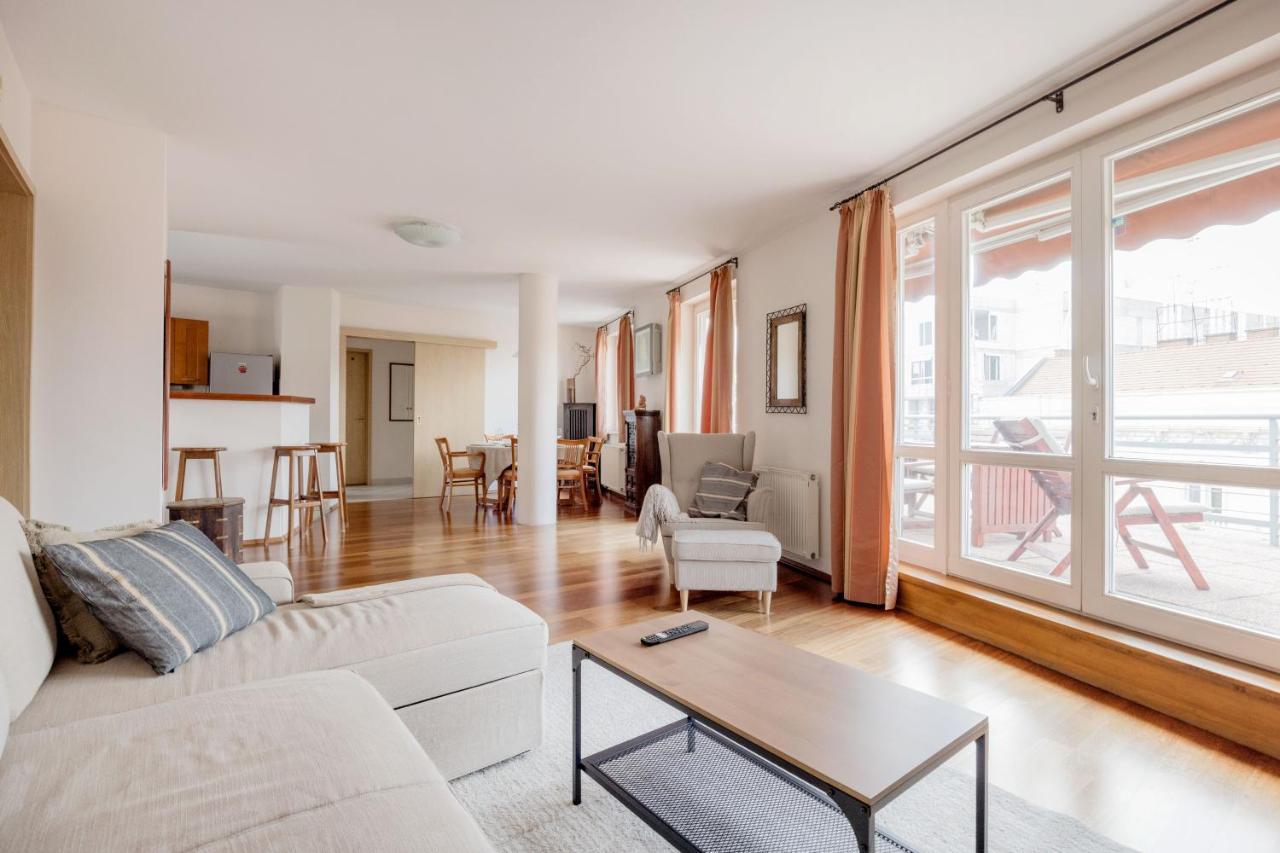 Bright And Spacious Penthouse W/ Terrace & Parking Budapest Esterno foto