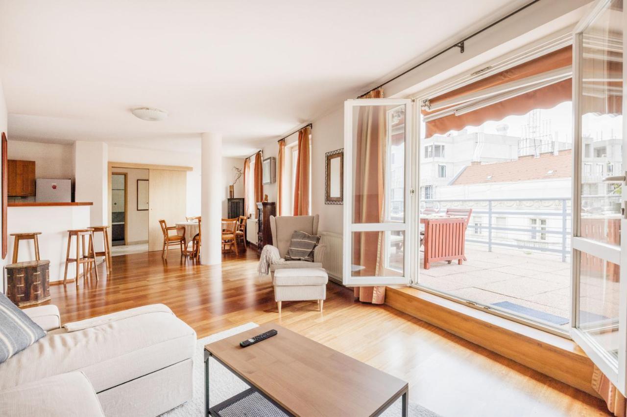 Bright And Spacious Penthouse W/ Terrace & Parking Budapest Esterno foto