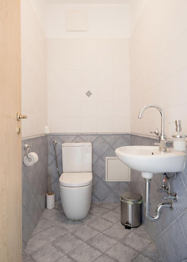Bright And Spacious Penthouse W/ Terrace & Parking Budapest Esterno foto